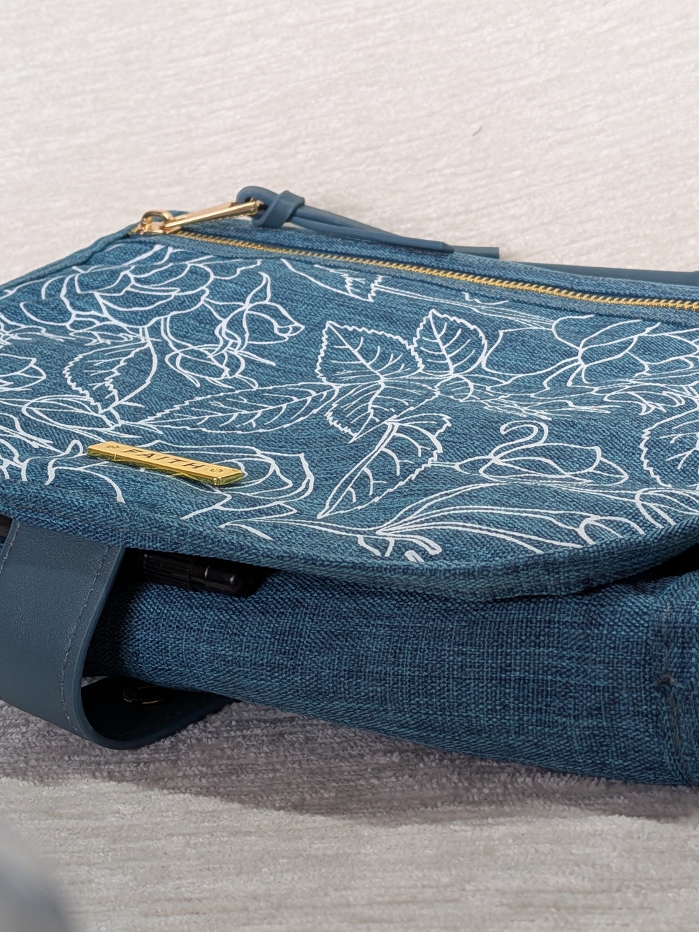 Christian Art Gifts Blue Floral Women’s Tri Fold Bible Book Cover Size L - Picture 7 of 14